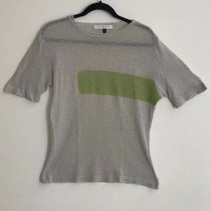 grey and green t-shirt